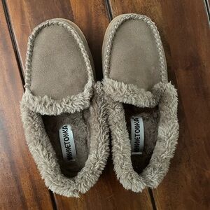 Ladies Minnetonka Moccasins